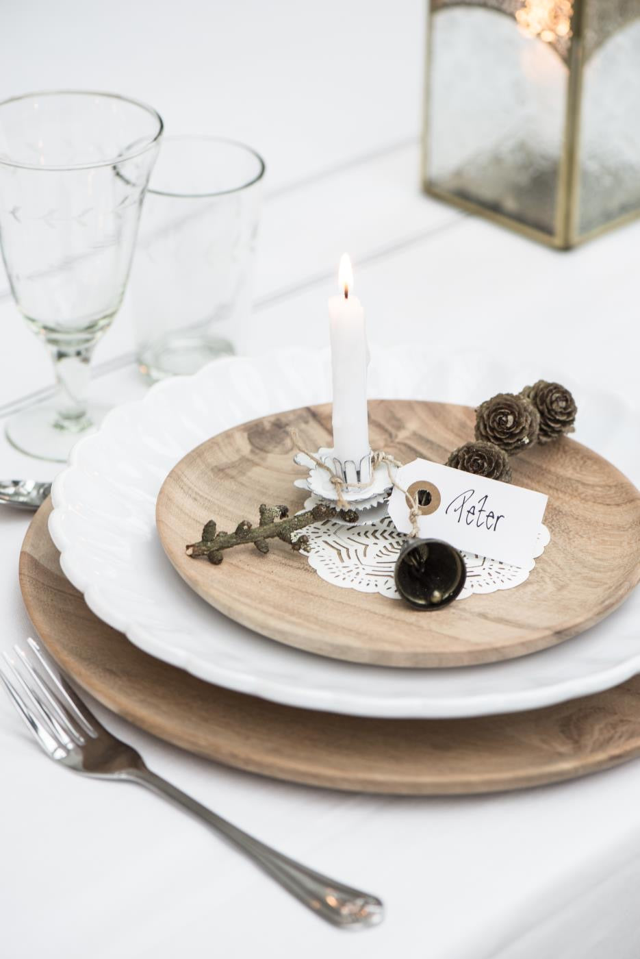 Acacia wood plate can be used as a serving plate, a wooden candle stand, a decorative shelf accessory or jewellery holder